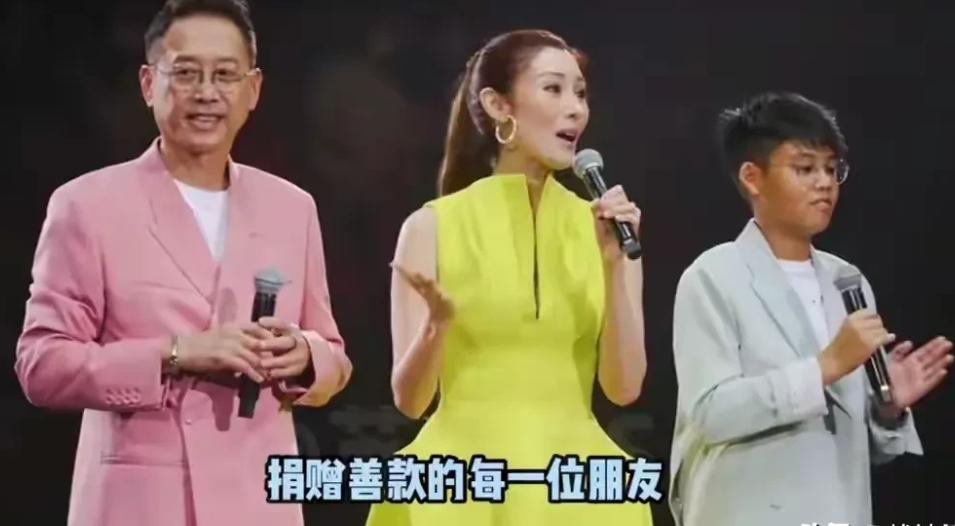 港姐李嘉欣的儿子长相打几分
       李嘉欣曾被评为香港最美的港姐。他的儿子