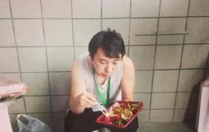 直到看到王思聪把自己价值37亿的公司卖给了何猷君才明白王思聪终于长大了。
公司卖