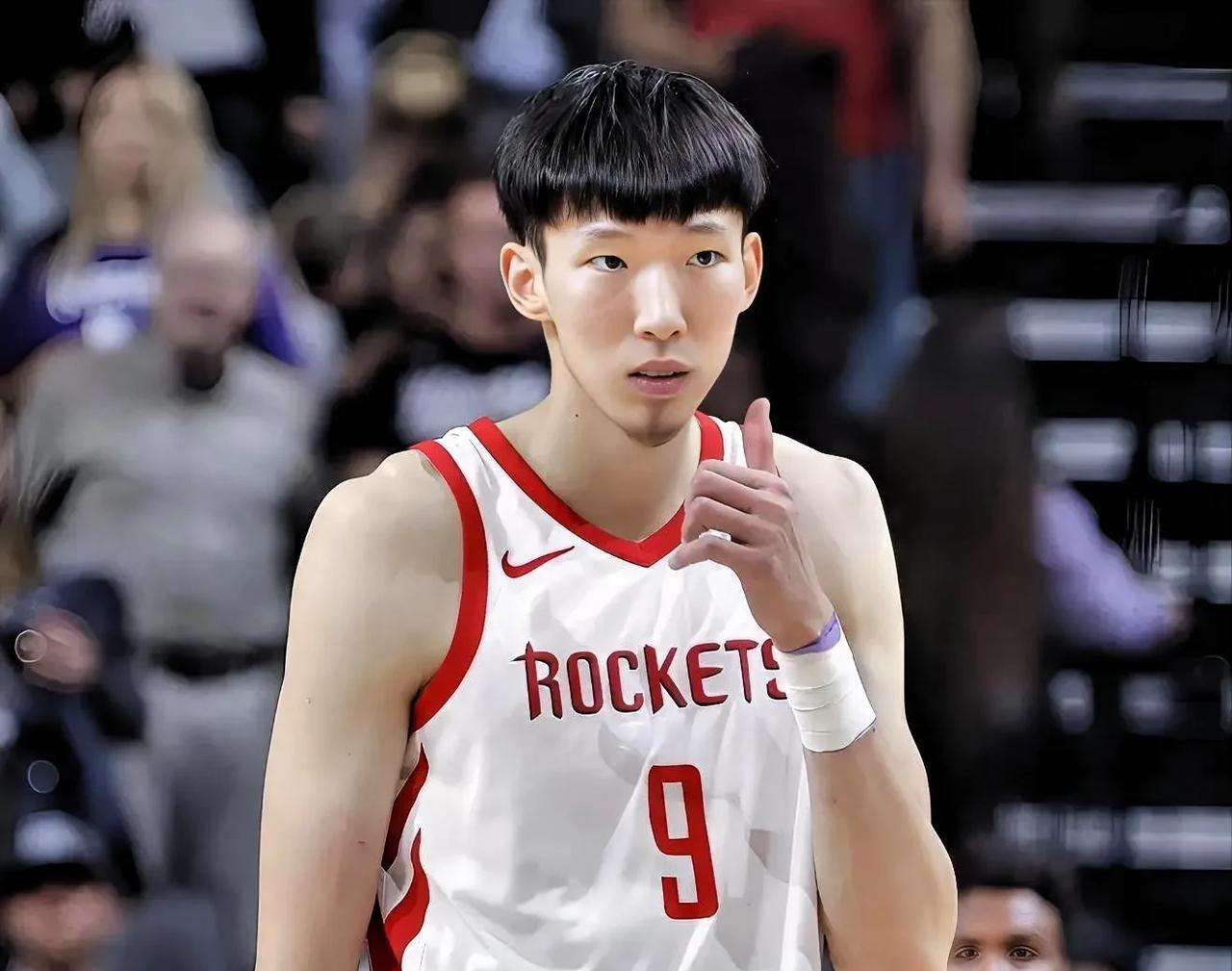 周琦可惜了呀！
火箭博主SleeperRockets近日更新社媒感叹：“我代表全