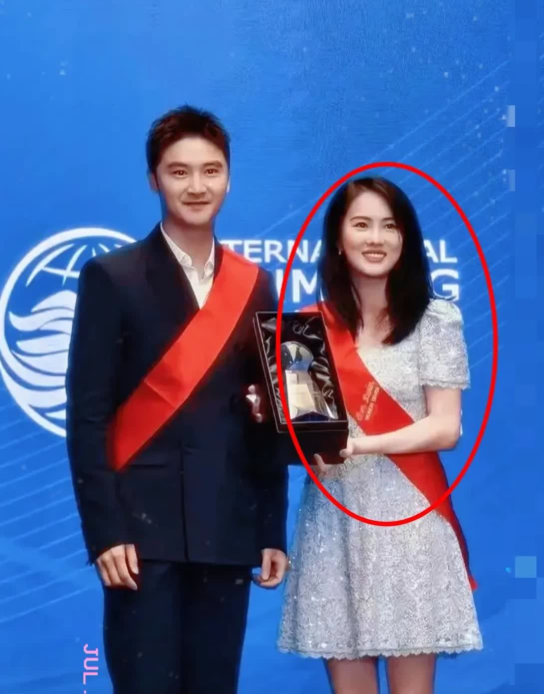 全红婵今晚估计乐开了花！
不是因为训练状态好，
而是她的
教练陈若琳传来大
