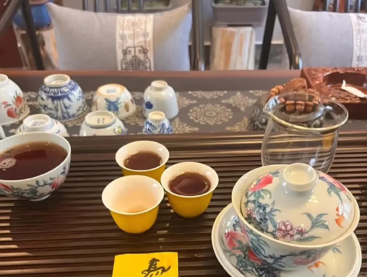 做餐饮真的太难了！就像我昨天，做 834 块的生意，好心抹零收 800，还答应送
