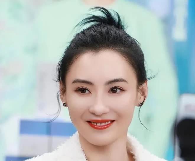 张柏芝说，

我有三个“男朋友”，

大儿子谢振轩嘴甜得很，总时不时就跟