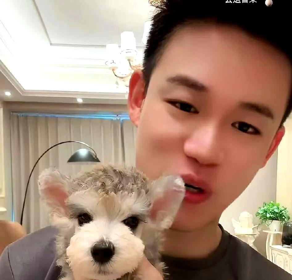 孟贺:我当时都已经崩溃了！他们为什么敢赤裸裸地欺负人？
其实啊有时候人太实在真容