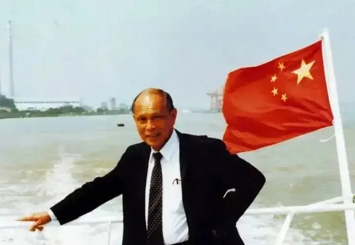 霍英东的传奇人生











你敢信？有人敢在枪林弹雨中运送物资，有人