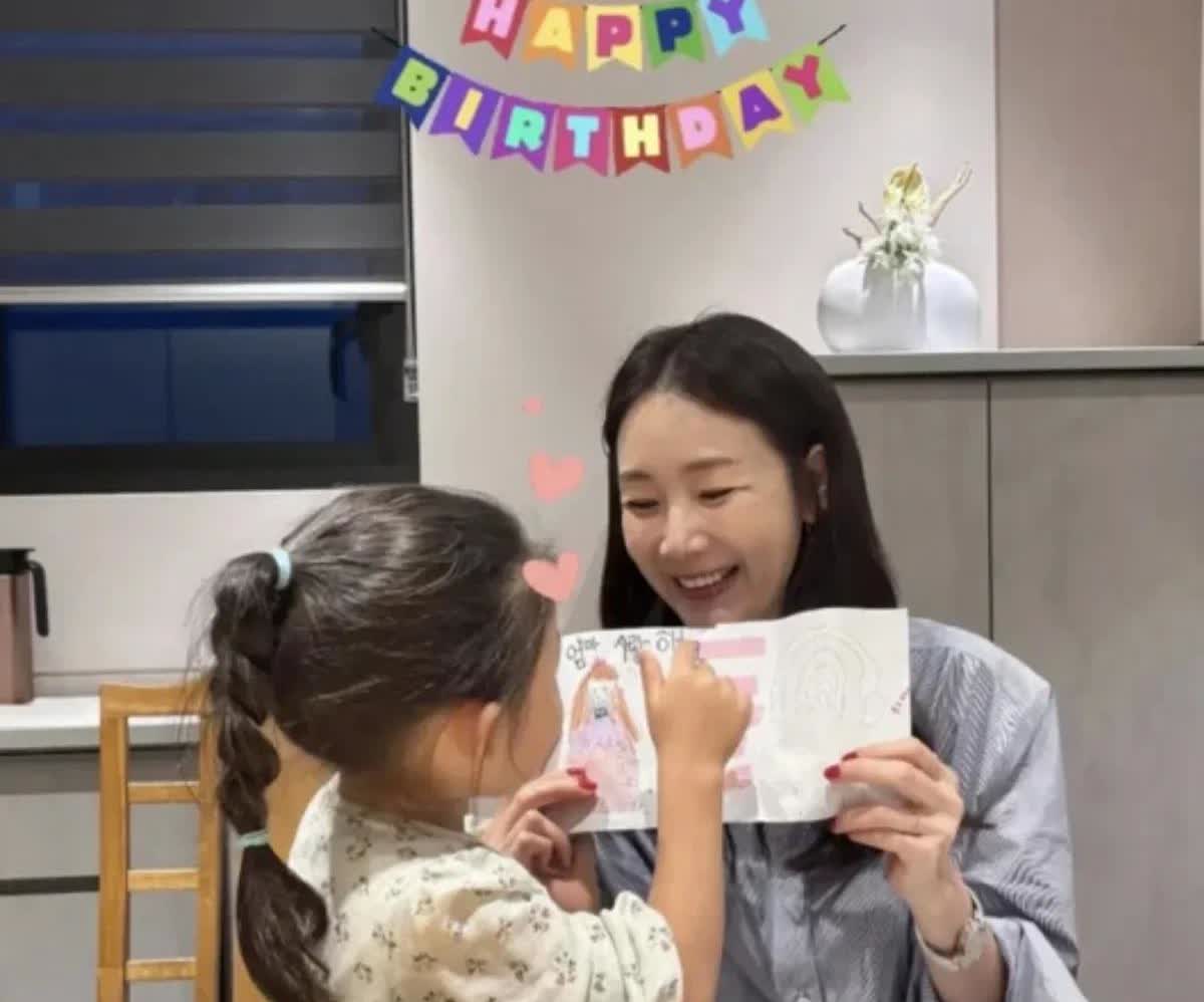 11日，演员崔智友在自己的Instagram上上传了照片。公开的照片中，崔智友坐