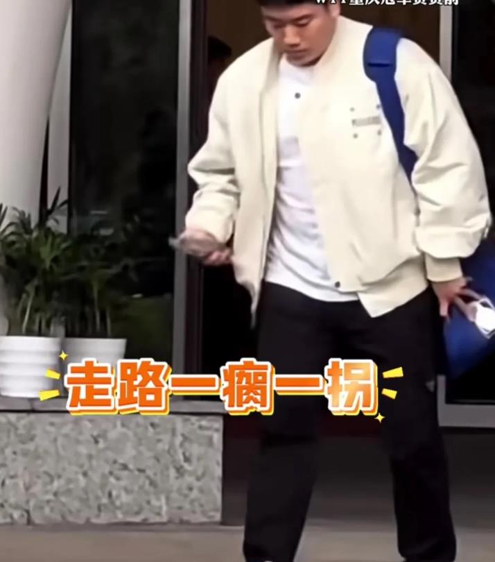 很多人不理解，梁靖崑的腿伤已经很严重，为什么还要参加重庆冠军赛！
一个原因是:他