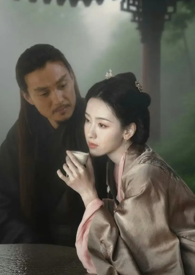 周一围和陈都灵饰演的黄药师和冯蘅哪里有CP感呢？一看就是一位老父和小闺女呀！
说