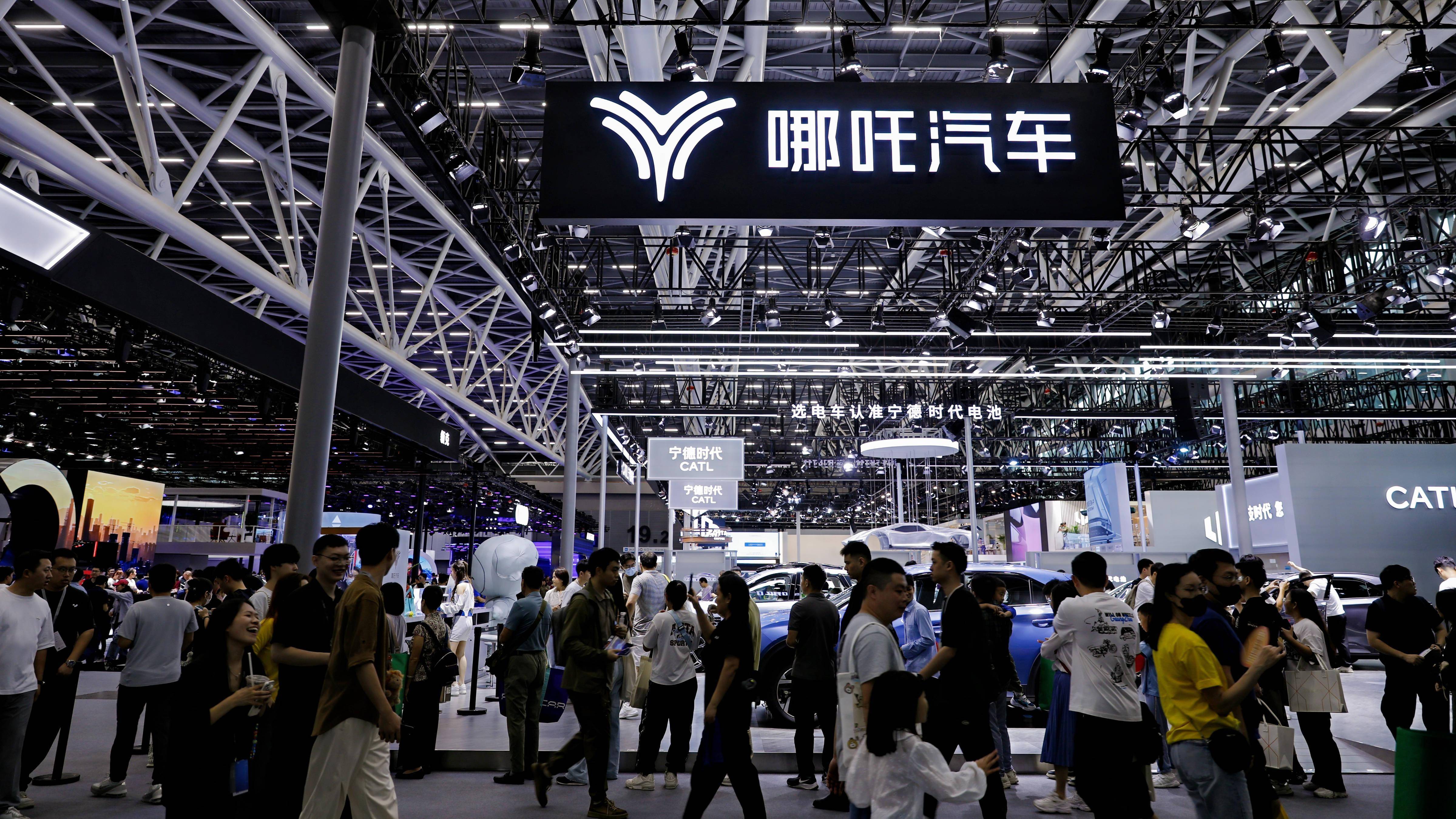 哪吒汽车出海新加坡，52台订单开启东南亚布局
