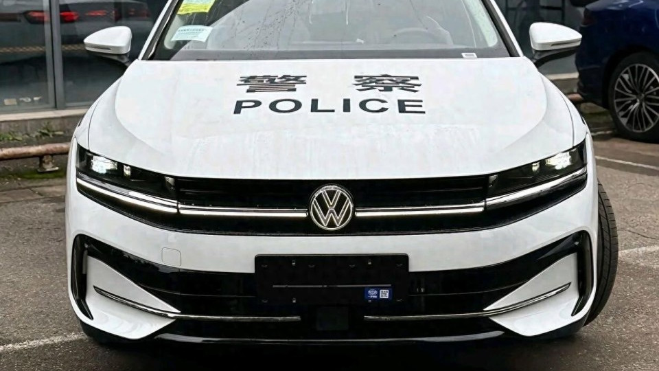 首批警用版“迈腾B9”上线，外观庄重，老干部座驾成历史！