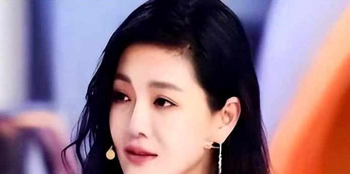 为什么大s去世后，小s就独木难撑了？

只因她做事顾头不顾尾！

以前有