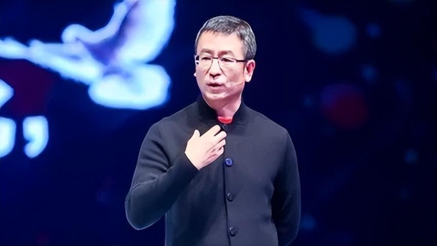 白岩松力挺“最快女护士”为啥翻船：跟社会脱节起码20年以上，才有这番言论