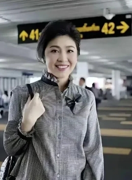 她是一个很有星范儿的美女，典型的东方美人，长相甜美，气质都充满了高级感，怎么看都