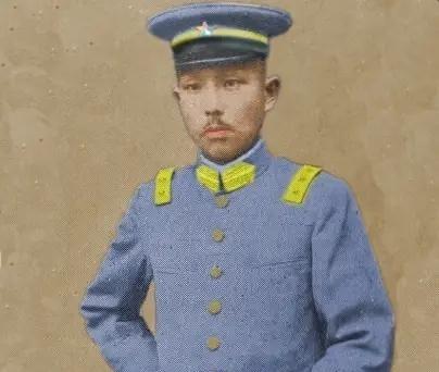 1974年，90岁高龄的杨森娶了17岁的张灵凤。新婚之夜，张灵凤问他：“你有这个