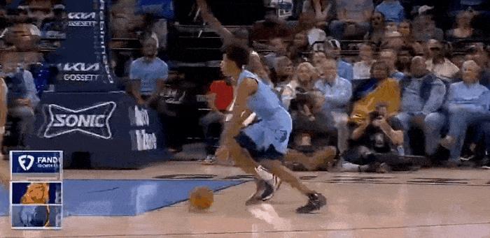 真的会飞！莫兰特接队友传球完成空接暴扣，这头都直接超过篮筐了，太夸张了！
莫兰特