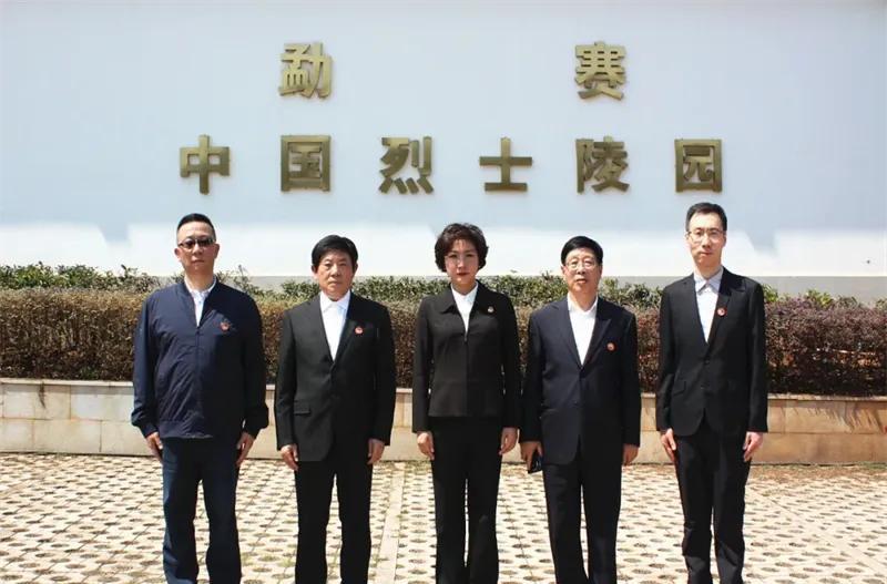 2025年3月2日，毛主席的孙媳妇刘滨率团赴老挝，拜谒祭扫中国烈士陵园。
