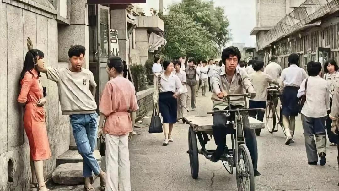 他在老师家住了5年，结婚当天收到老师随礼，打开后整个人沉默了