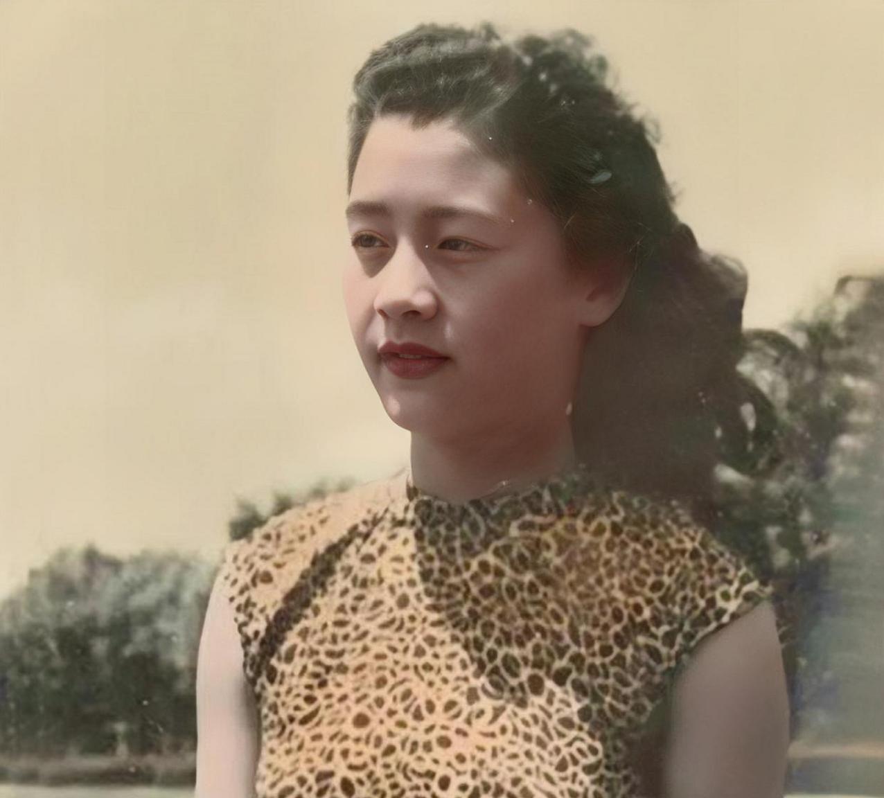 1945年，张大千收了个16岁的女徒弟。岂料女徒弟画技还没进步，肚子先大了，她找