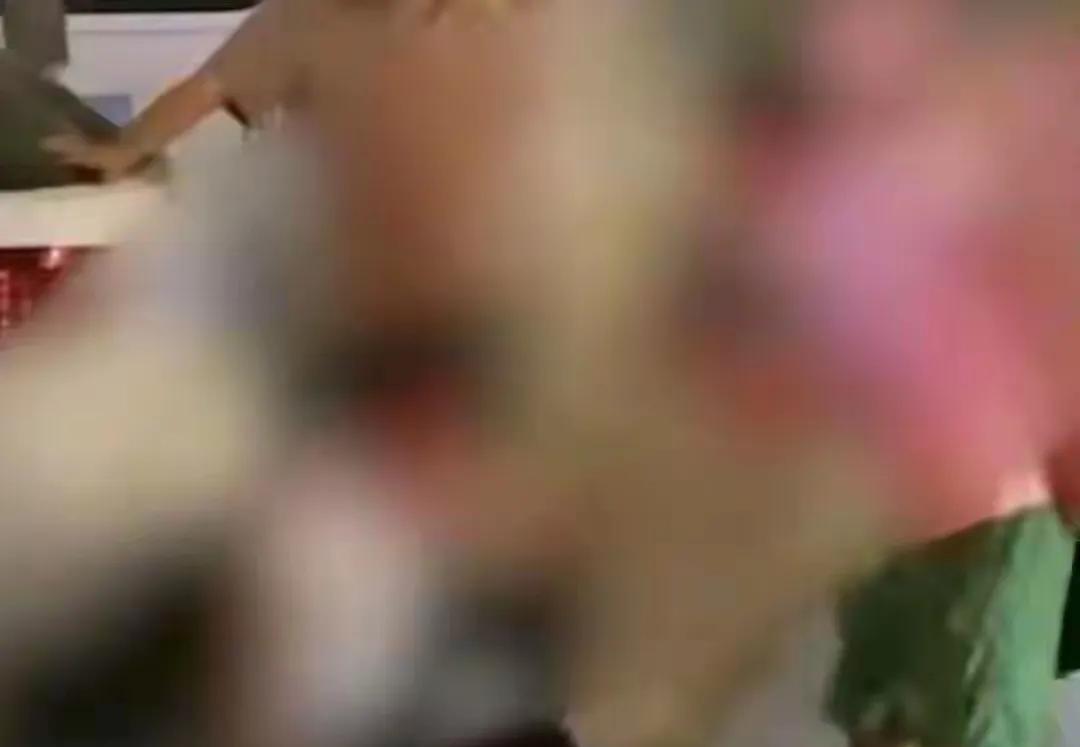 一男子带12岁女孩开房，太让人愤怒了！近日网传四川眉山一男子带12岁女孩开房，被
