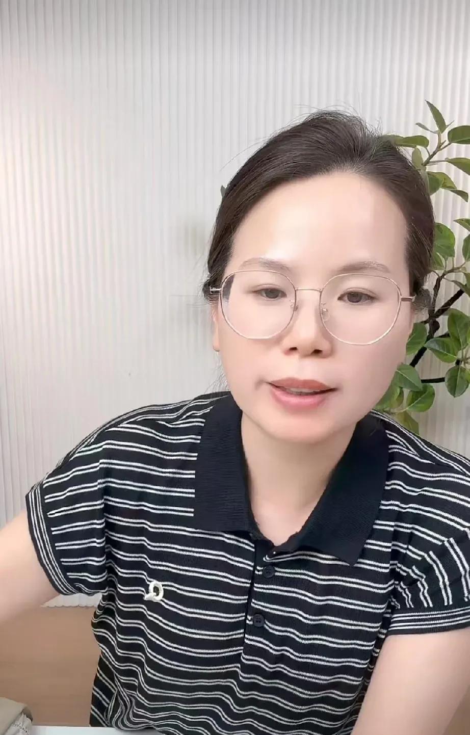 京城小二说：说实话，我每次回娘家都给不少钱。家里侄子多，父母也需要，所以我每次都