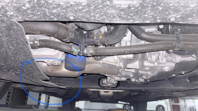 威朗pro底盘磕碰位置
今天把底盘磕了，这个塑料板是什么东西？好像被我碰裂开了，