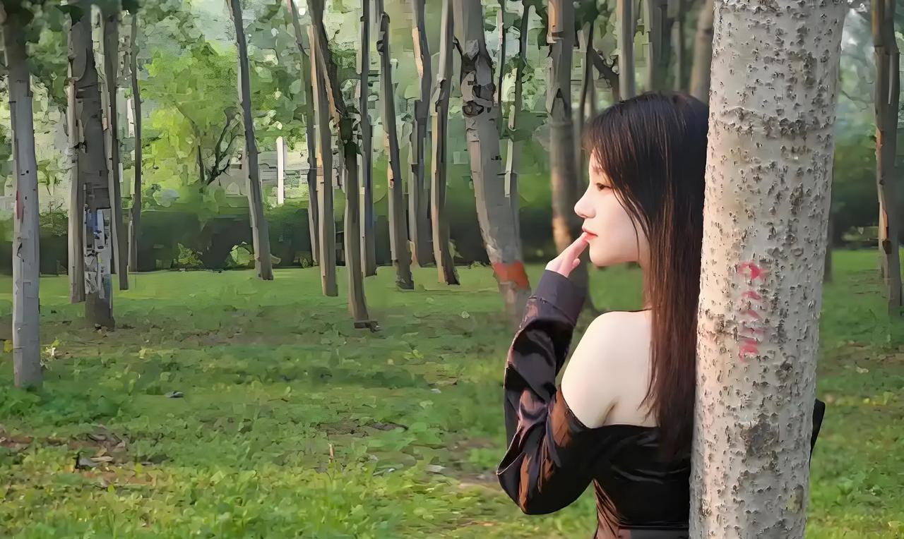 #一句诗表达我的恋爱观#
若是问我，用一句诗表达这种既含蓄又炽热的恋爱观，或许可