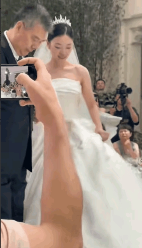 今天真的是个好日子，不仅是2025高考的第1天，还是李爷爷女儿笑笑大婚的日子！