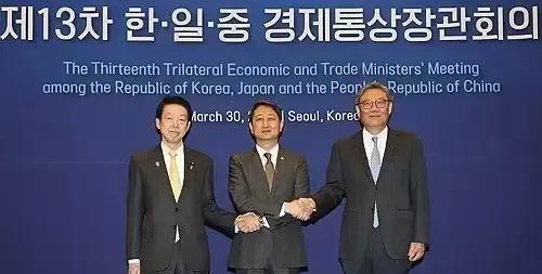 中日韩共同抵制美国关税流产。
4月8日，韩国代总统韩德洙在接受CNN采访时表示，