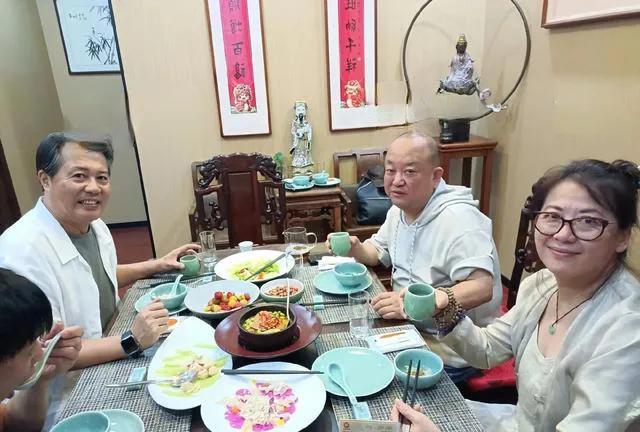佟瑞欣和夏菁之间的爱情，值得称赞！夏菁曾是一位好演员，她女扮男装在电影《红楼梦》