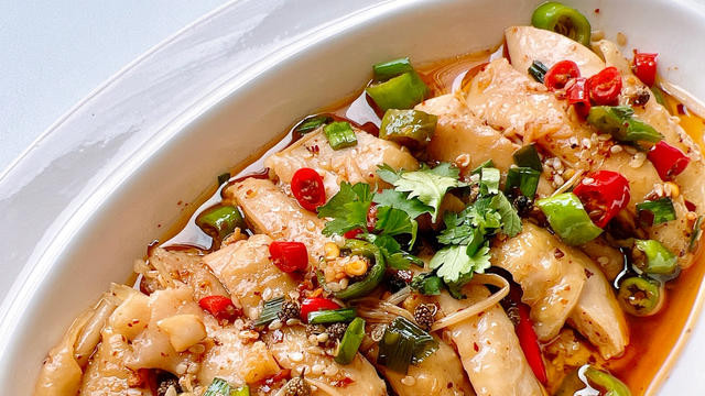 一口麻到跳踢踏：凉拌椒麻鸡的夏日爽辣派对