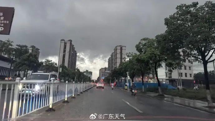 南方风雨 “侵袭”，龙卷风险来袭！广东已拉响多重防御警报