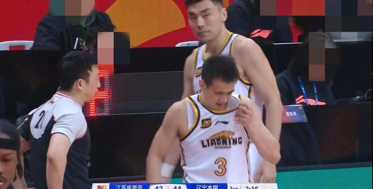 “还我艾伦”口号再次响彻赛场，这是什么梗？只能说明艾伦的铁粉还真是遍布天南地北啊