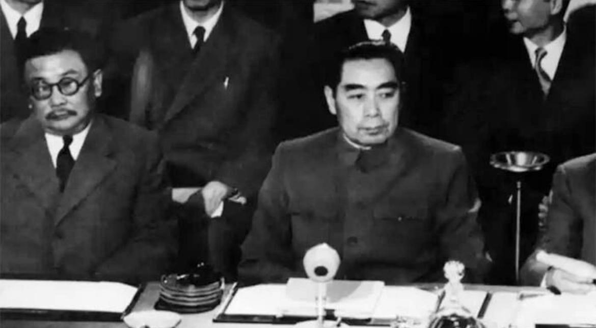 1954年，日内瓦会议期间，李克农同志作为周恩来总理的重要助手，一起参会并作出重