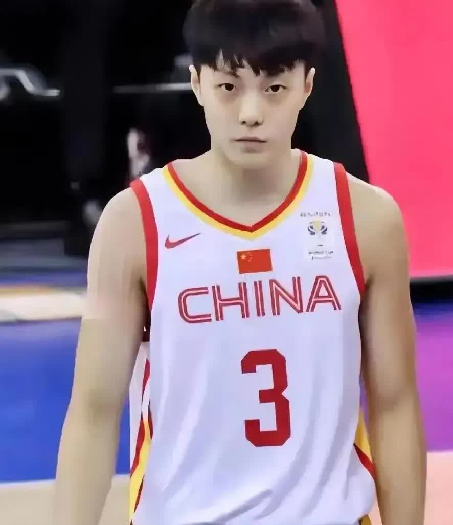胡明轩就是个数据刷子——做为广东宏远在国家队仅存的硕果胡明轩，不论是在广东宏远，