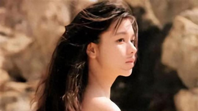 人中变长眼睛凹陷，离婚后患癌的徐若瑄老成了归亚蕾