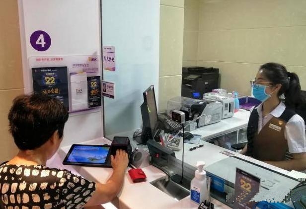男子离世留5.8万债务银行追讨妻女，母女反击致银行败诉及背后人生思索