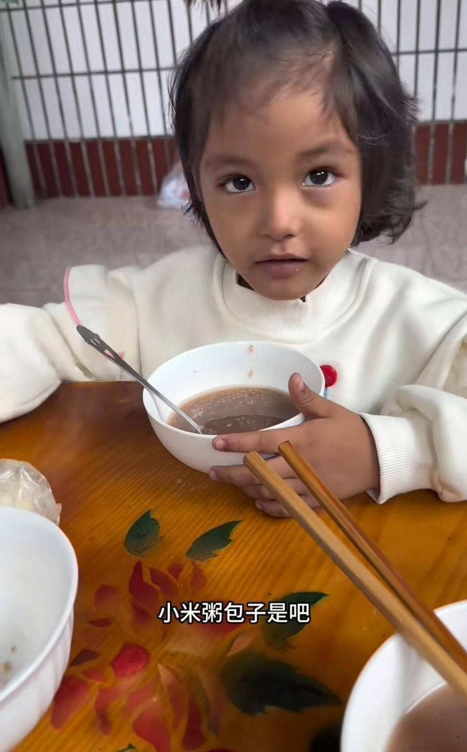 看了今天李超群更新的安娜视频，以前一直以为安娜她就是性格比较内向，想不到她现在比
