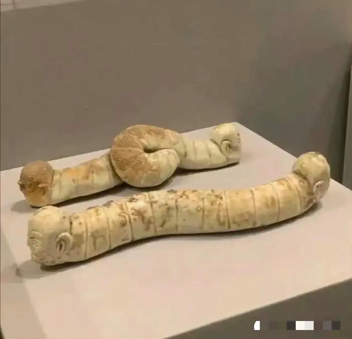 这文物是古代的枕头吗？
