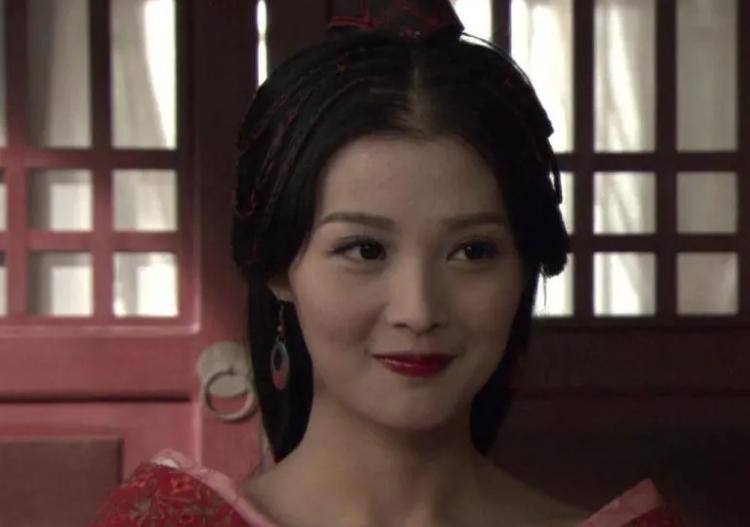 公元前31年，哀痛欲绝的王昭君，面对继子的逼婚请求，只能向汉元帝泣诉求助，却只收