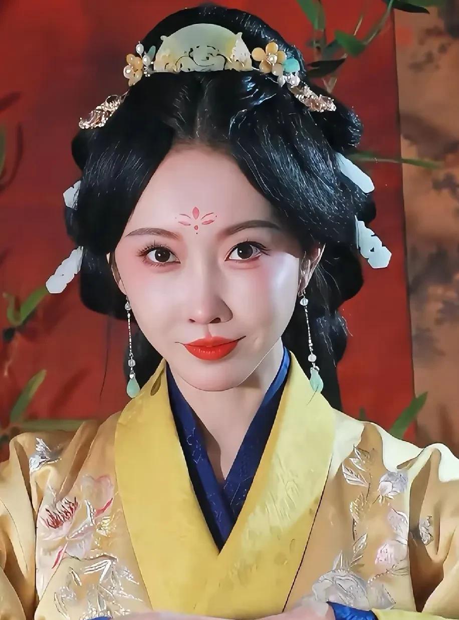 这个苏娥皇长的好大气啊，不像小乔一样小女儿姿态，聪明美丽但是不大气。苏娥皇一看就