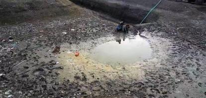 地球上最大的两条石油带，硬生生避开了我们，这可不是巧合，而是赤裸的现实。
石油短