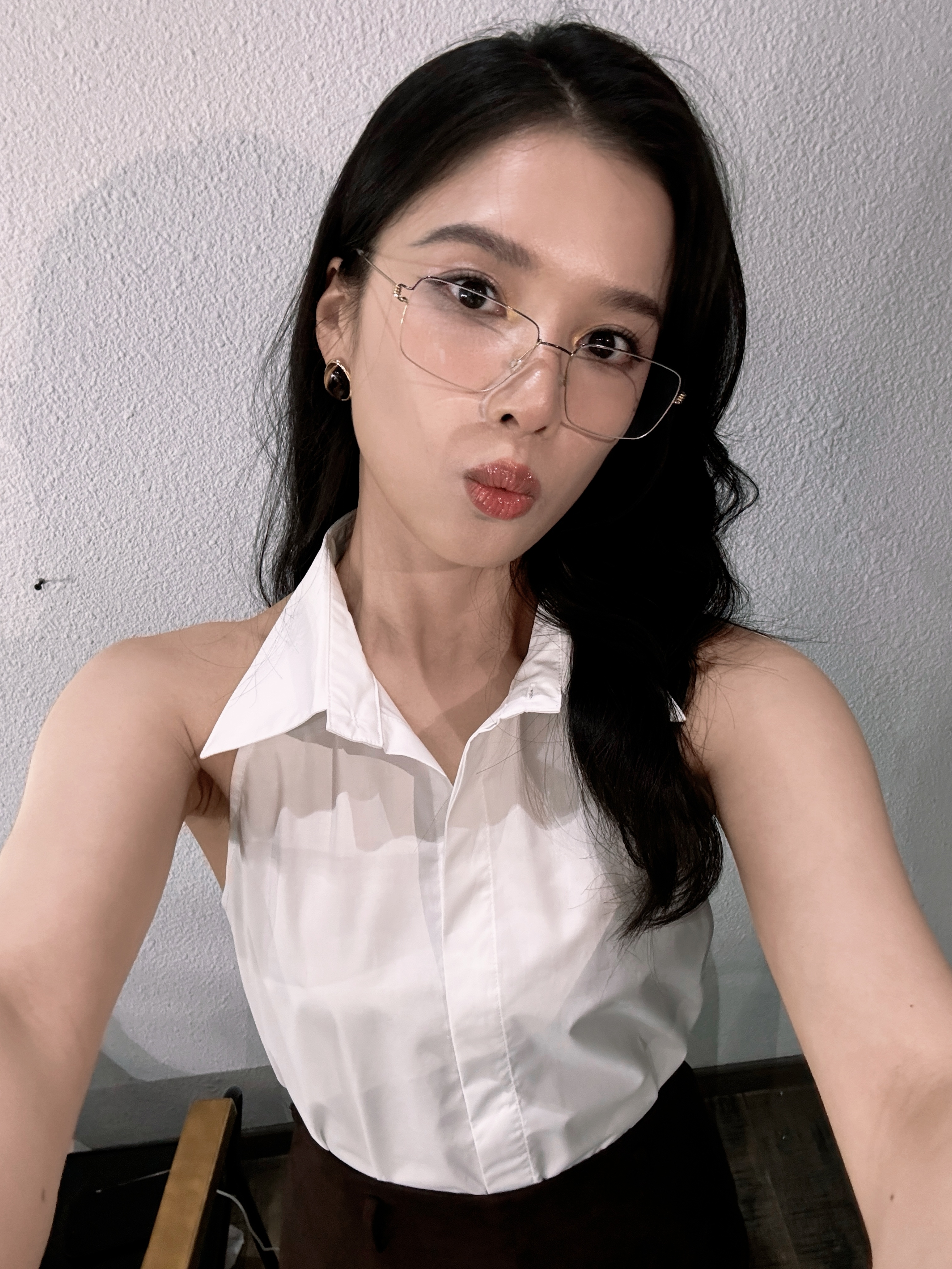 张婧仪同款！半永久「眼镜妆」爆火，敢跟风的都是狠人？