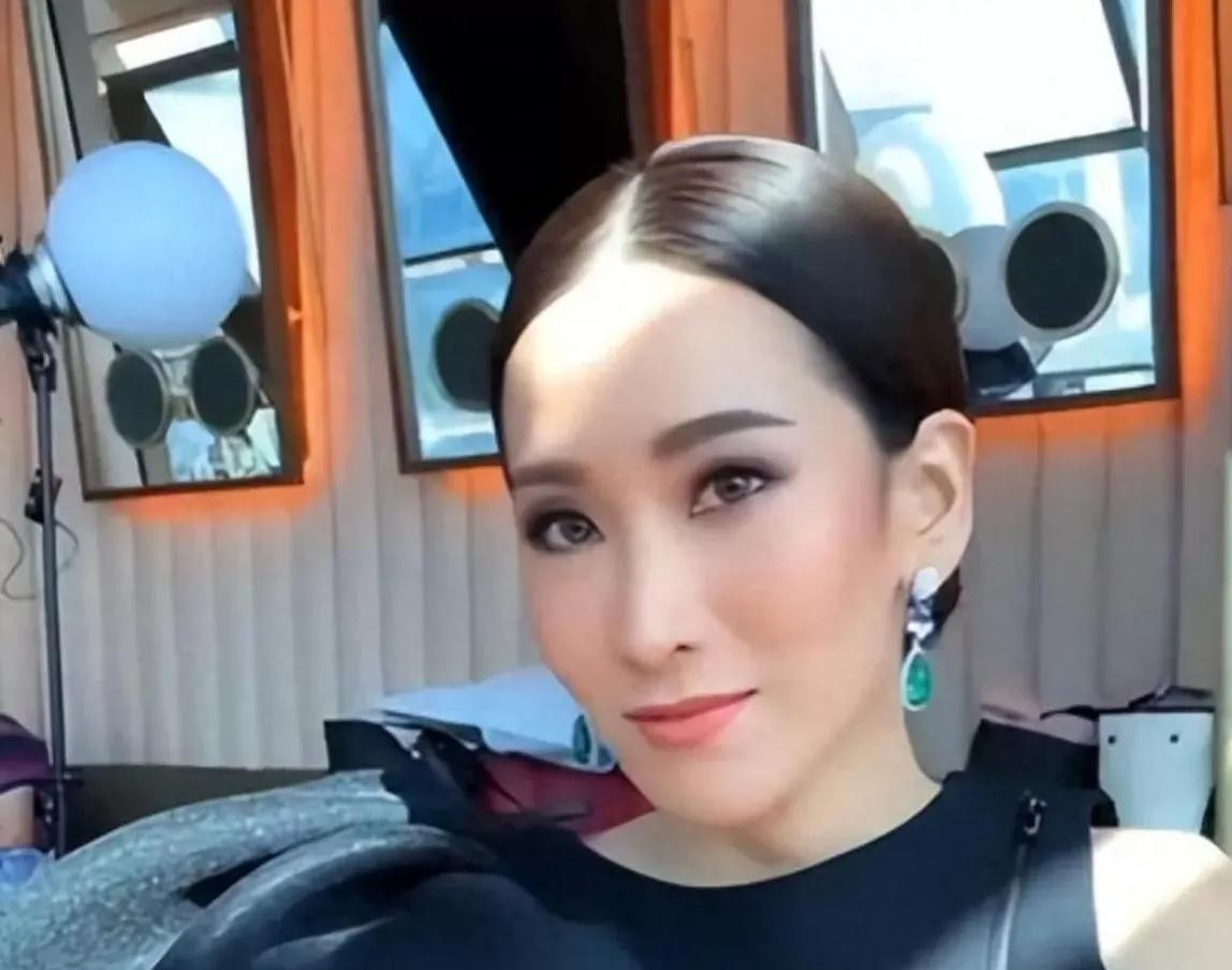 泰国变天了 大家想念前总理妹妹











啥？泰国总理换人了？这消息