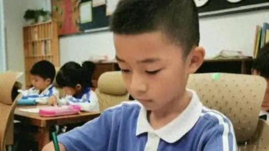 成长故事：足球场上的驰聘少年