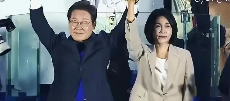 新的韩国第一夫人也挺美
据报道，就在李在明宣布成功当选韩国新一任总统之后，新的