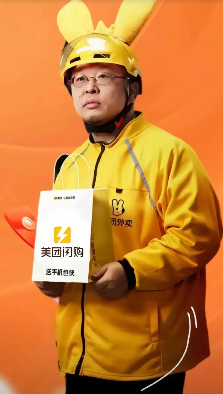 当年罗永浩怼王自如：“都被包养了还谈什么独立人格”。没想到回旋镖来的太快，罗桑把