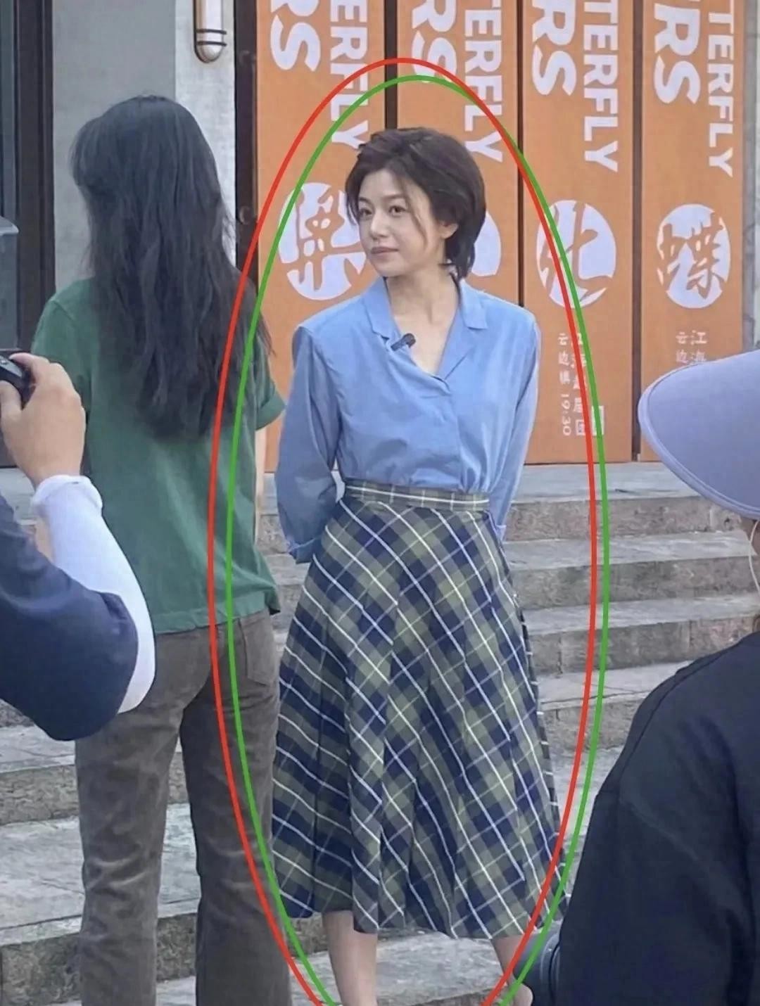 
不是，这个状态简直不要太好啊！自从她和陈晓结婚后就好久没看到她出席活动，很少出