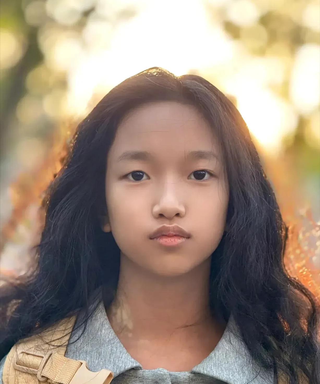 黄觉女儿这张脸，长得太有辨识度了！看他姑娘的大头照，阳光，健康，清冷脱俗，长得好
