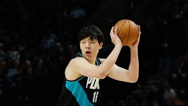 太燃了！杨瀚森憋 20 天归来，压制 2 米 11 中锋连创新高