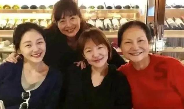 大S走后，台媒曝一双儿女抚养权归汪小菲， S妈和小S对此有心无力