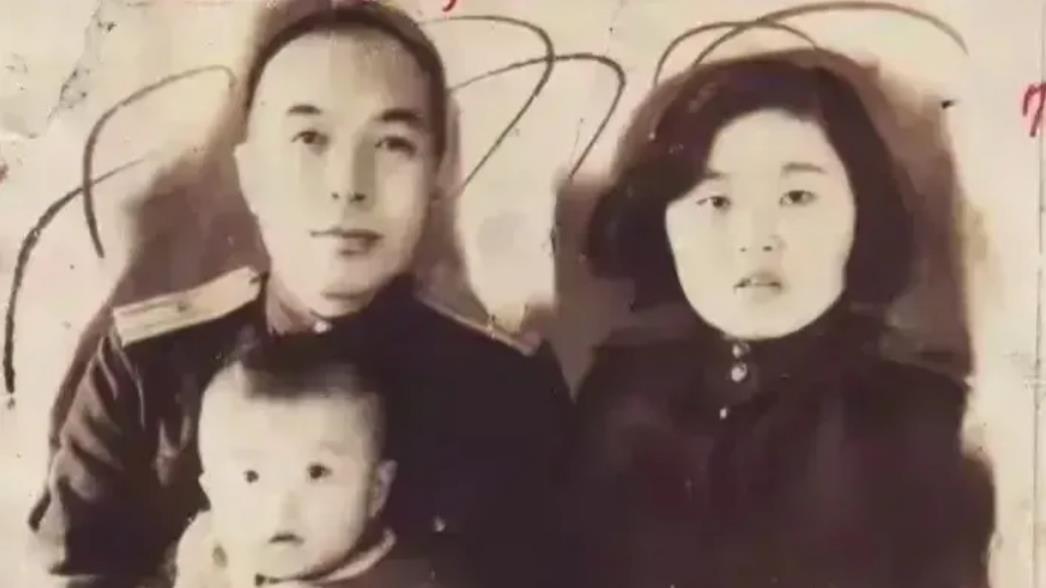 1941年，抗联第三路军总指挥李兆麟，将半岁大的儿子留在了深山老林。妻子想把孩子